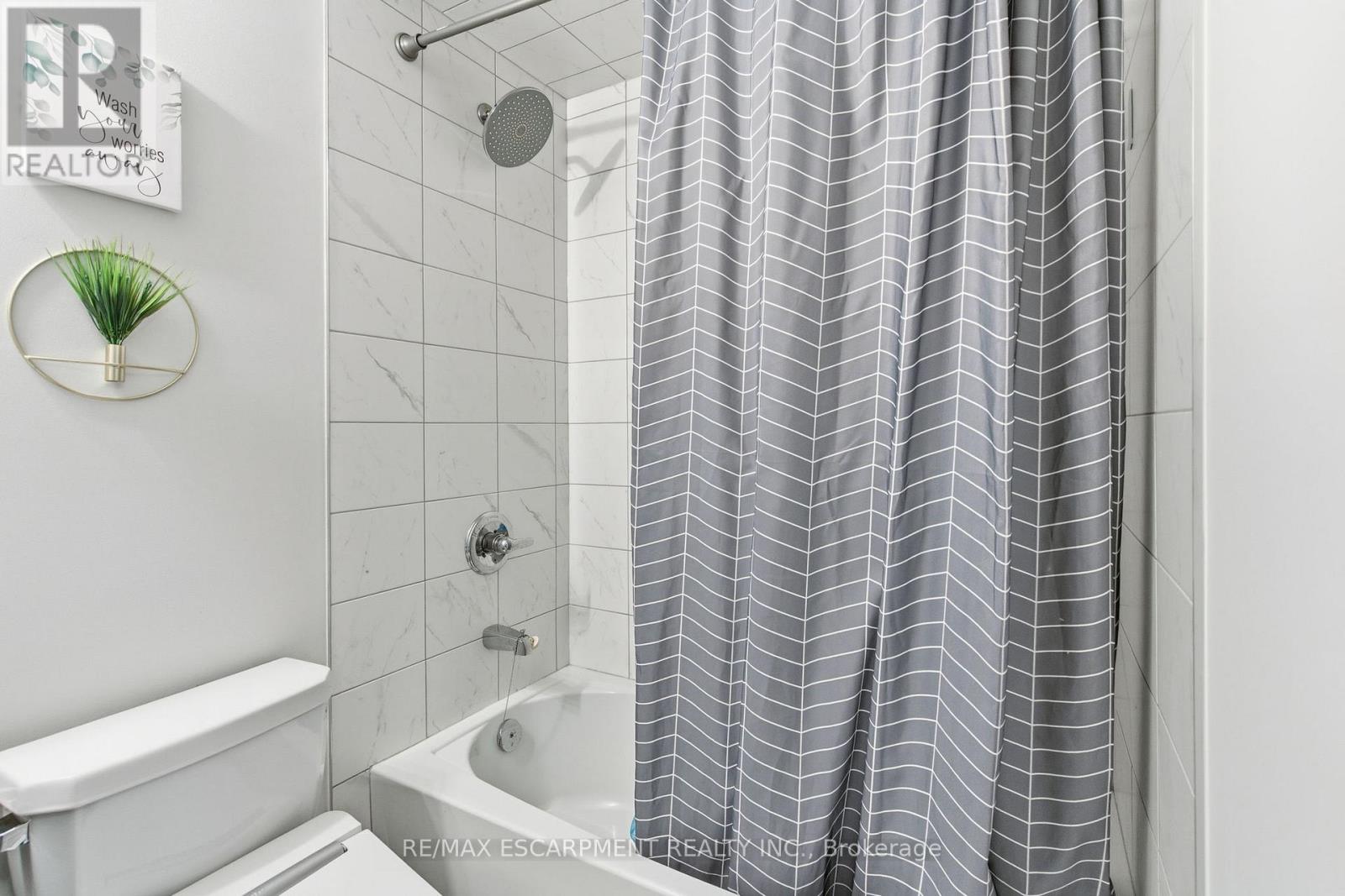 18 Mia Drive, Hamilton, Ontario  L9B 0K1 - Photo 21 - X12467721