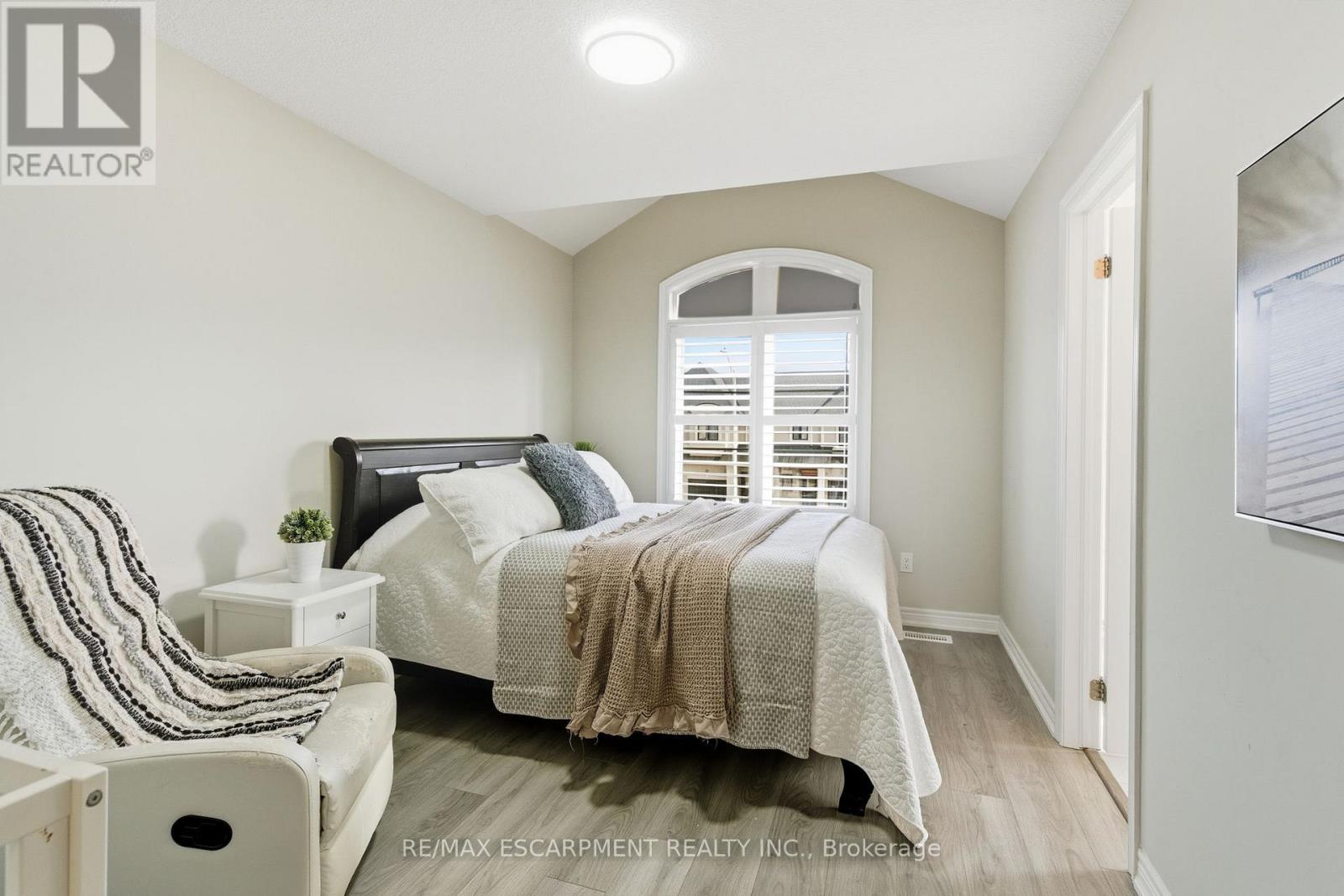 18 Mia Drive, Hamilton, Ontario  L9B 0K1 - Photo 22 - X12467721