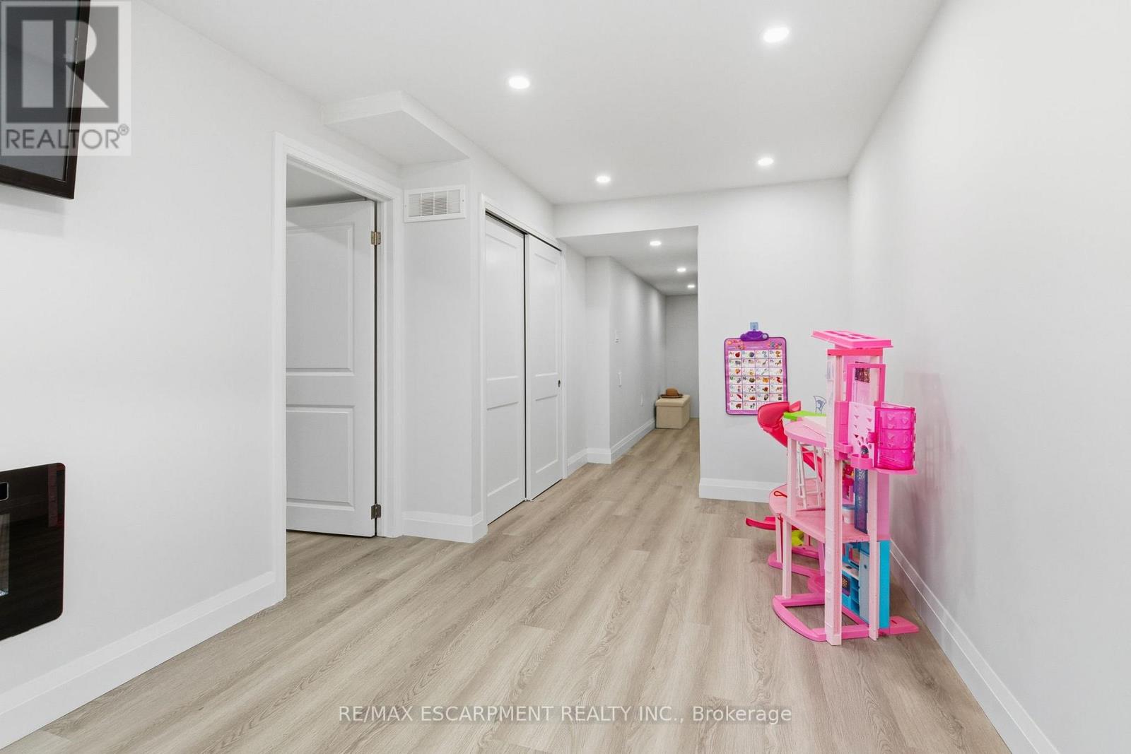 18 Mia Drive, Hamilton, Ontario  L9B 0K1 - Photo 30 - X12467721