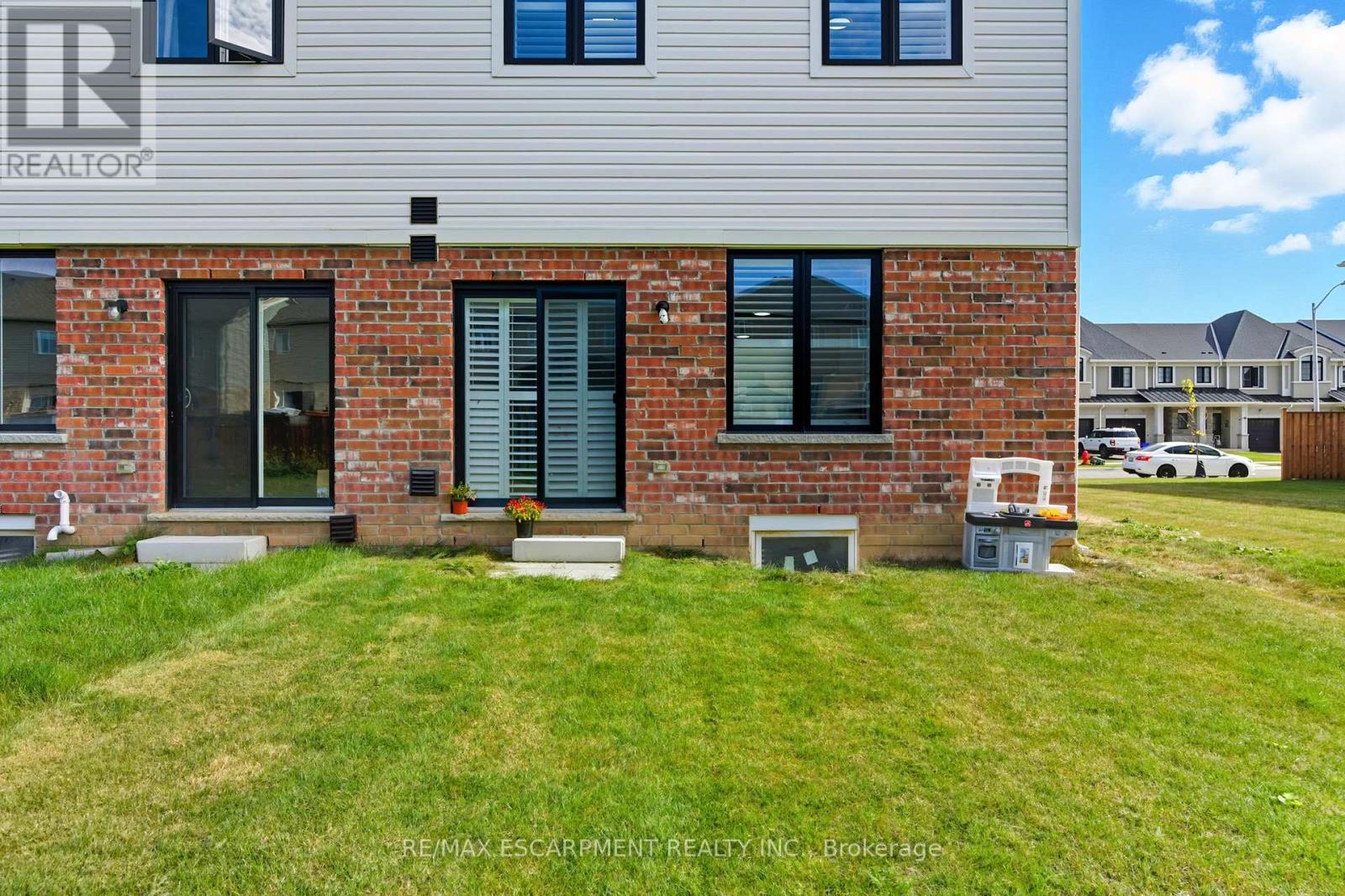 18 Mia Drive, Hamilton, Ontario  L9B 0K1 - Photo 40 - X12467721