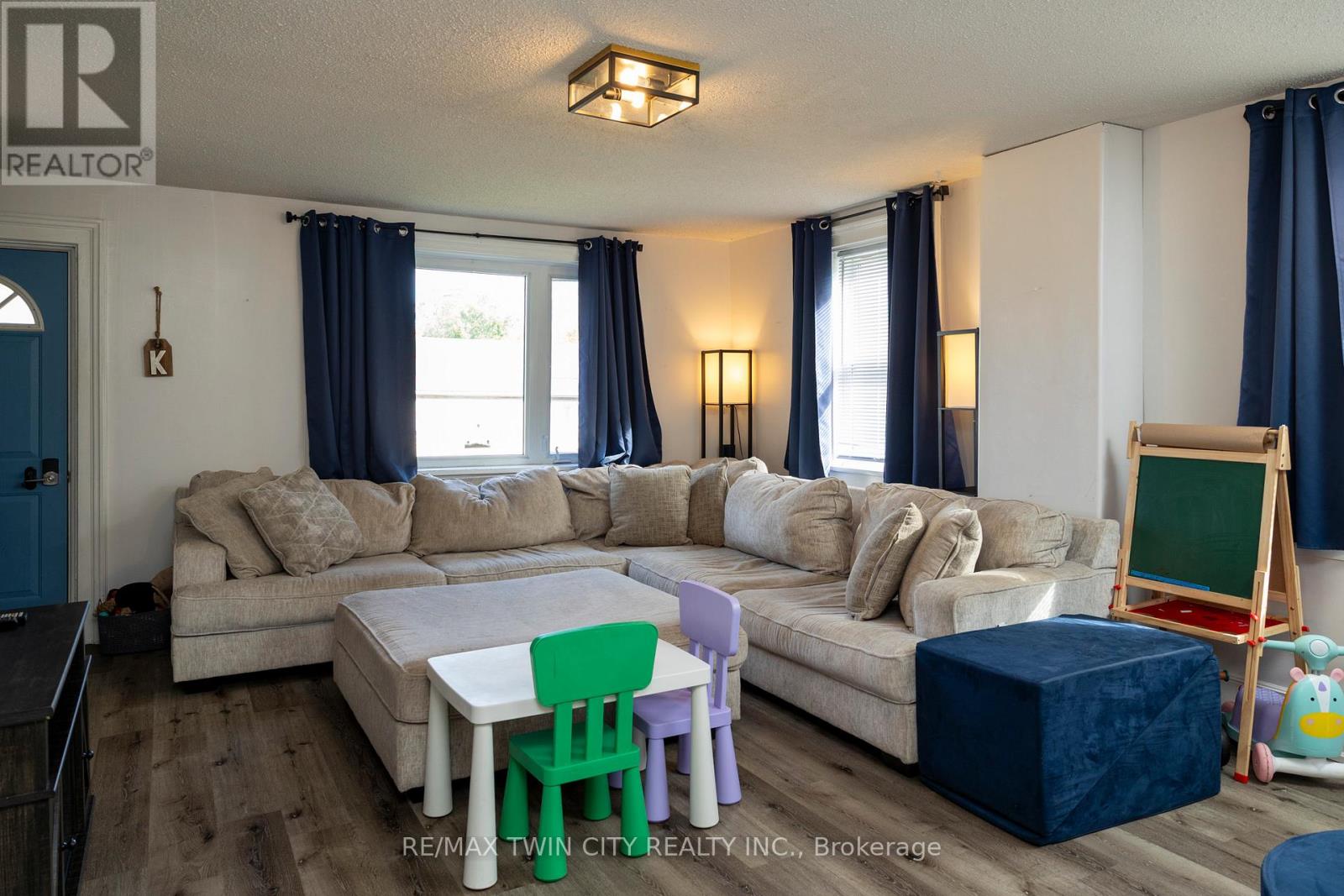 47 Simcoe Street, Brant, Ontario  N0E 1R0 - Photo 12 - X12467739