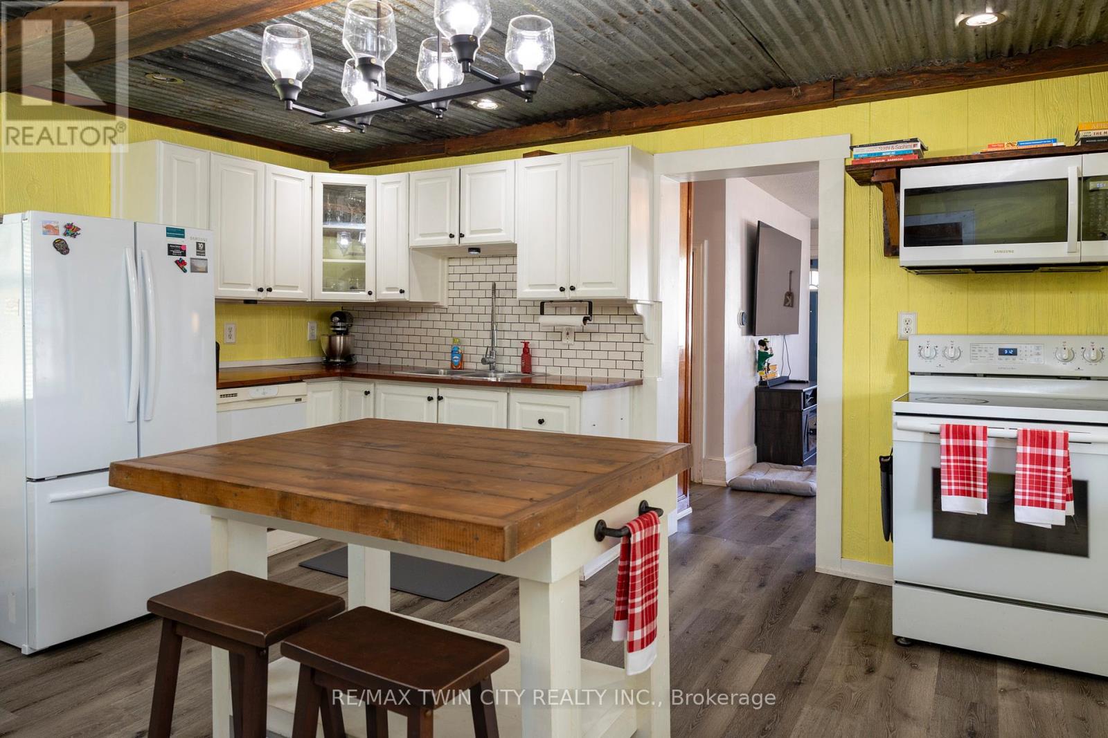 47 Simcoe Street, Brant, Ontario  N0E 1R0 - Photo 8 - X12467739
