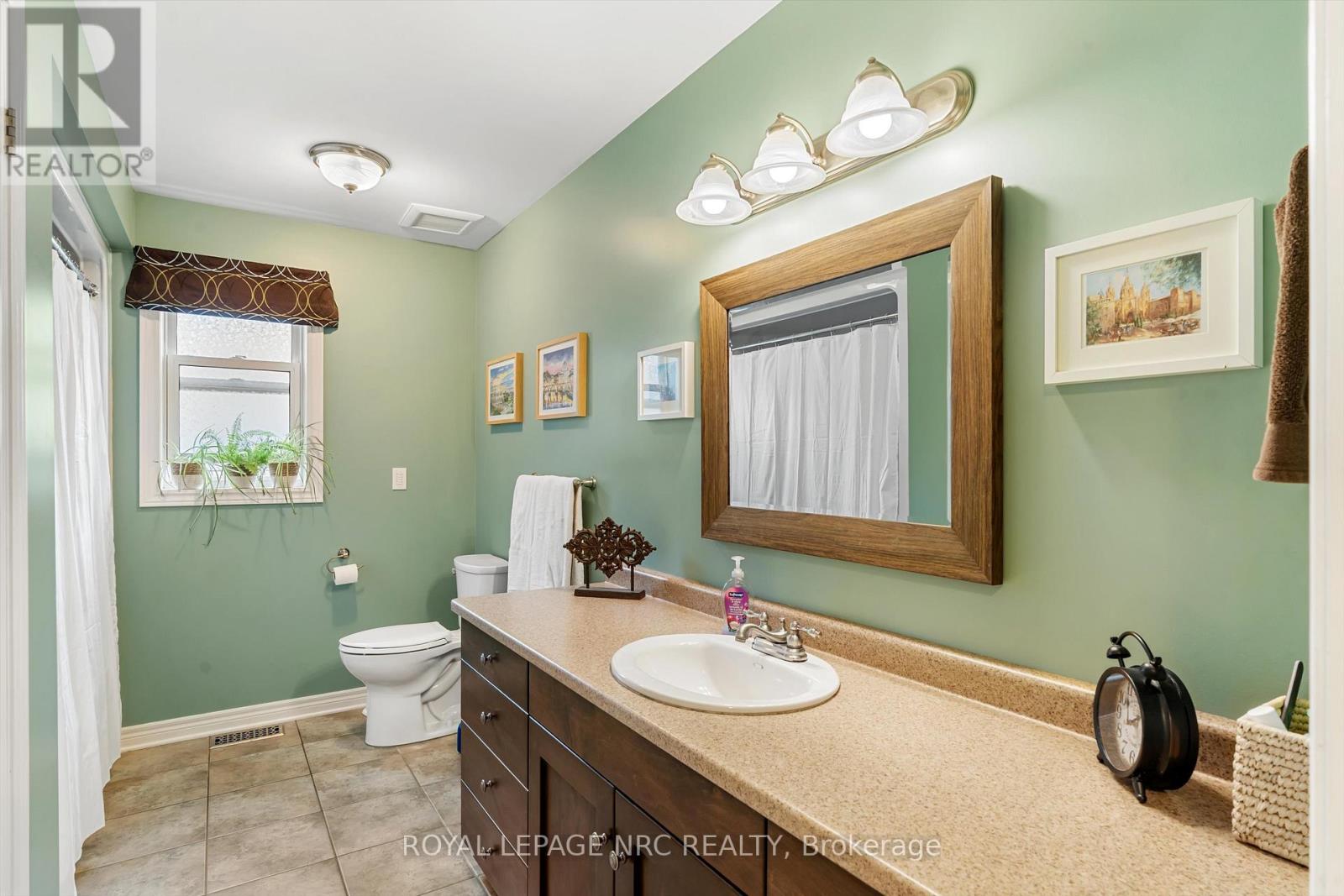 3552 Campden Road, Lincoln, Ontario  L0R 1G0 - Photo 16 - X12467899