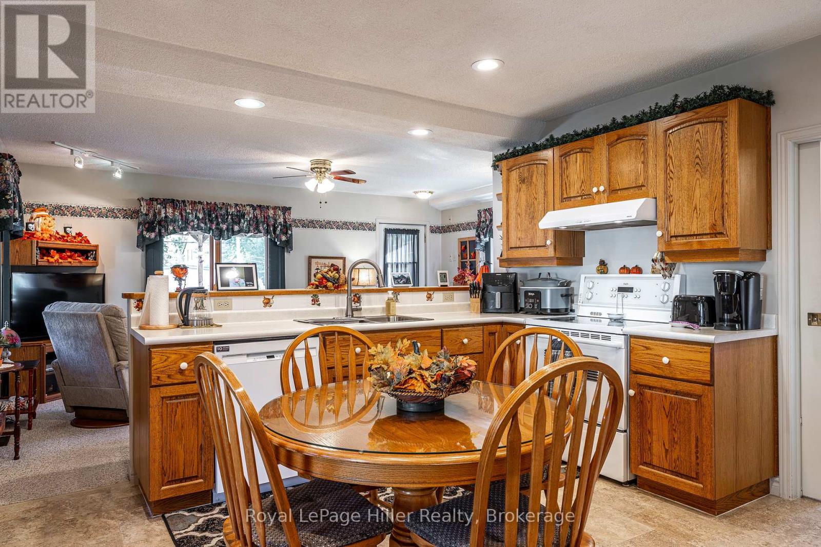 91 Strachan Street, Stratford, Ontario  N5A 2B2 - Photo 16 - X12467817