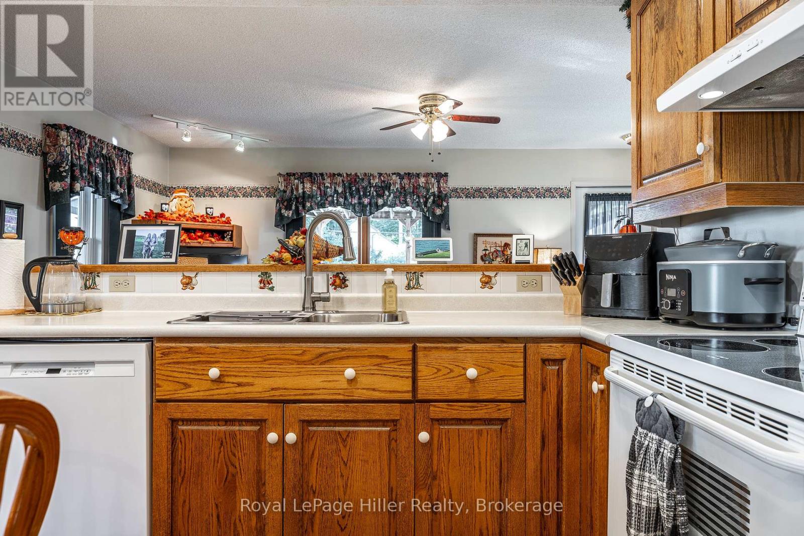 91 Strachan Street, Stratford, Ontario  N5A 2B2 - Photo 22 - X12467817
