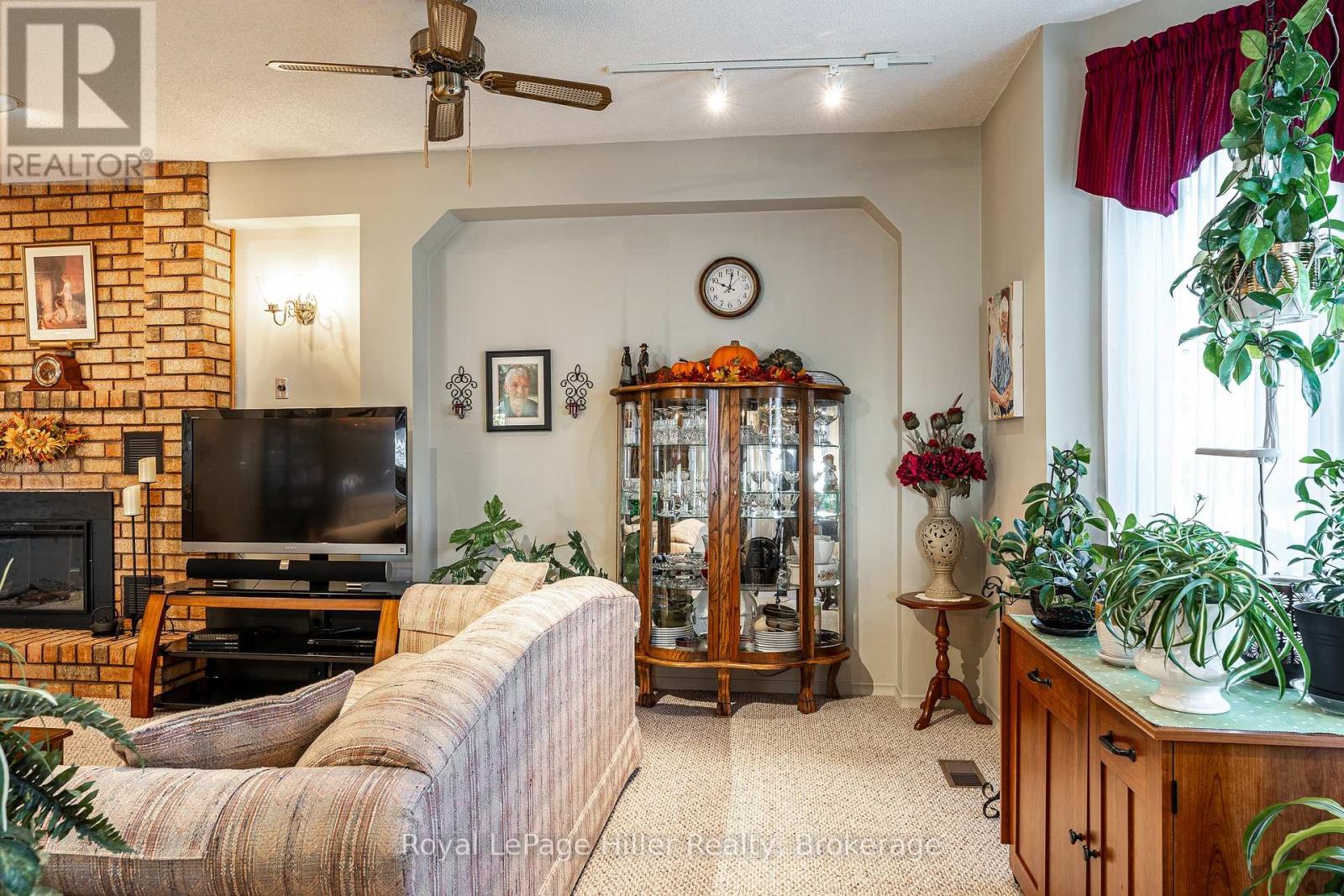 91 Strachan Street, Stratford, Ontario  N5A 2B2 - Photo 4 - X12467817