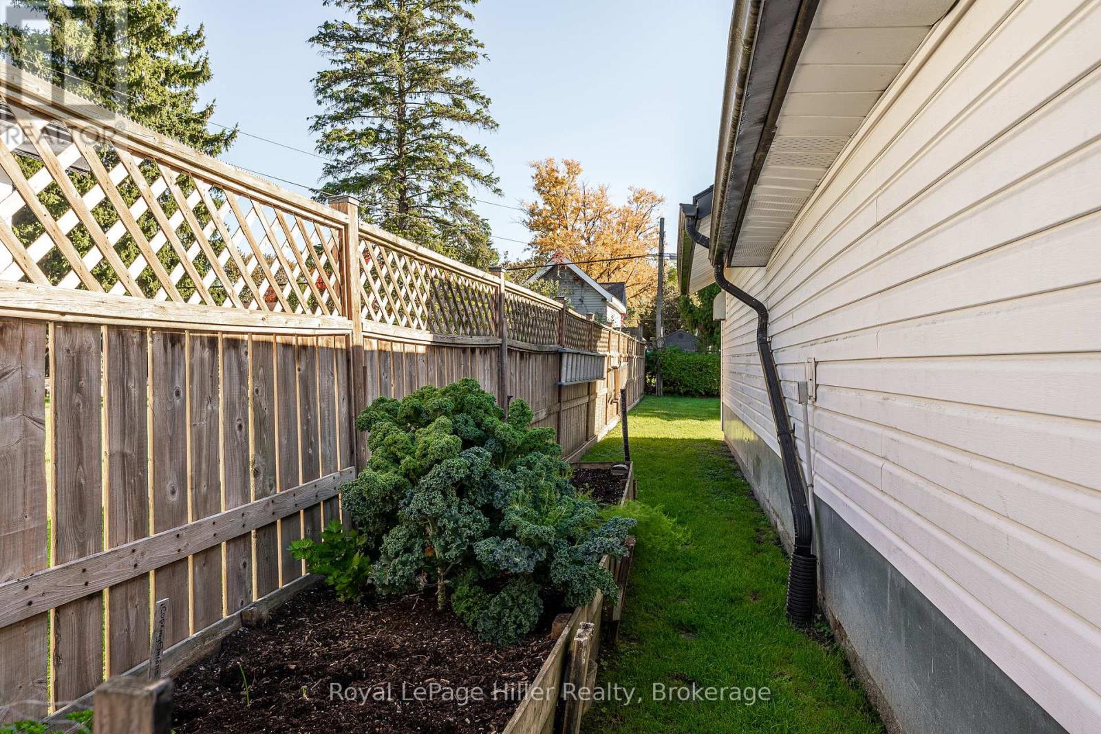 91 Strachan Street, Stratford, Ontario  N5A 2B2 - Photo 40 - X12467817