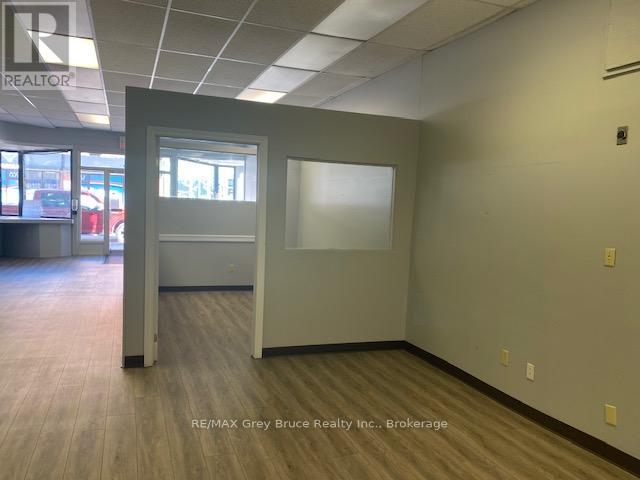 834 2nd Avenue E, Owen Sound, Ontario  N4K 2H3 - Photo 10 - X12467843