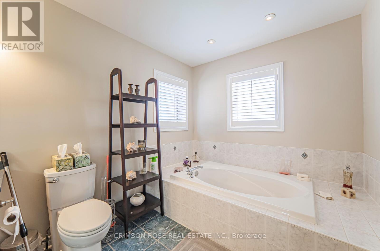 5420 Valleyhigh Drive, Burlington, Ontario  L7L 6Z4 - Photo 27 - W12348849