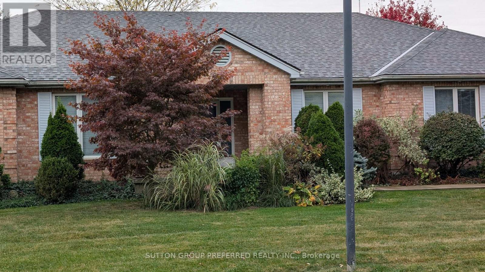 1 Highland Woods Court, London South, Ontario  N6C 5W9 - Photo 37 - X12467503