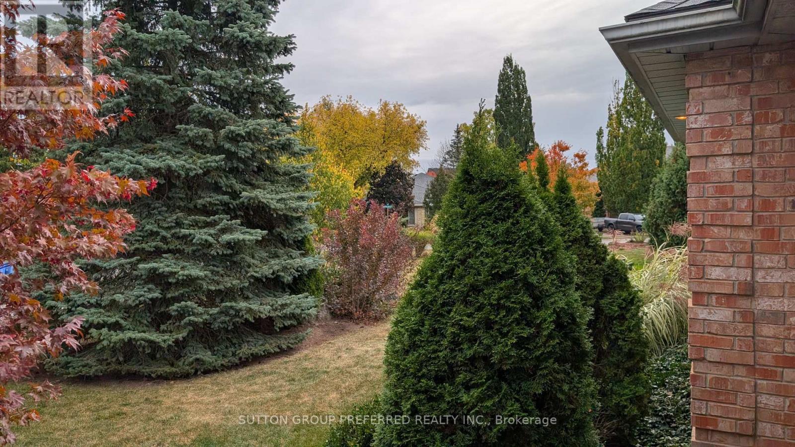 1 Highland Woods Court, London South, Ontario  N6C 5W9 - Photo 34 - X12467503