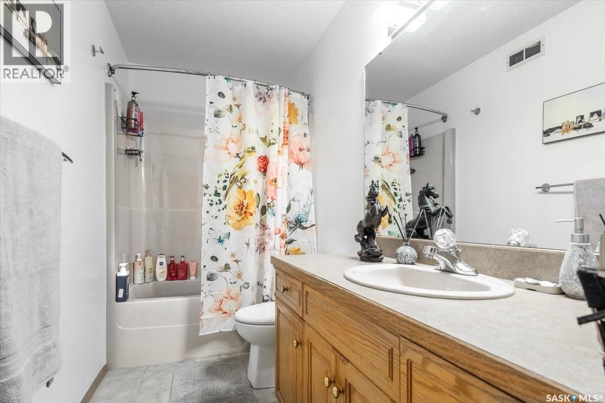 1554 Dewdney Bay E, Regina, Saskatchewan  S4Z 1A7 - Photo 11 - SK020958