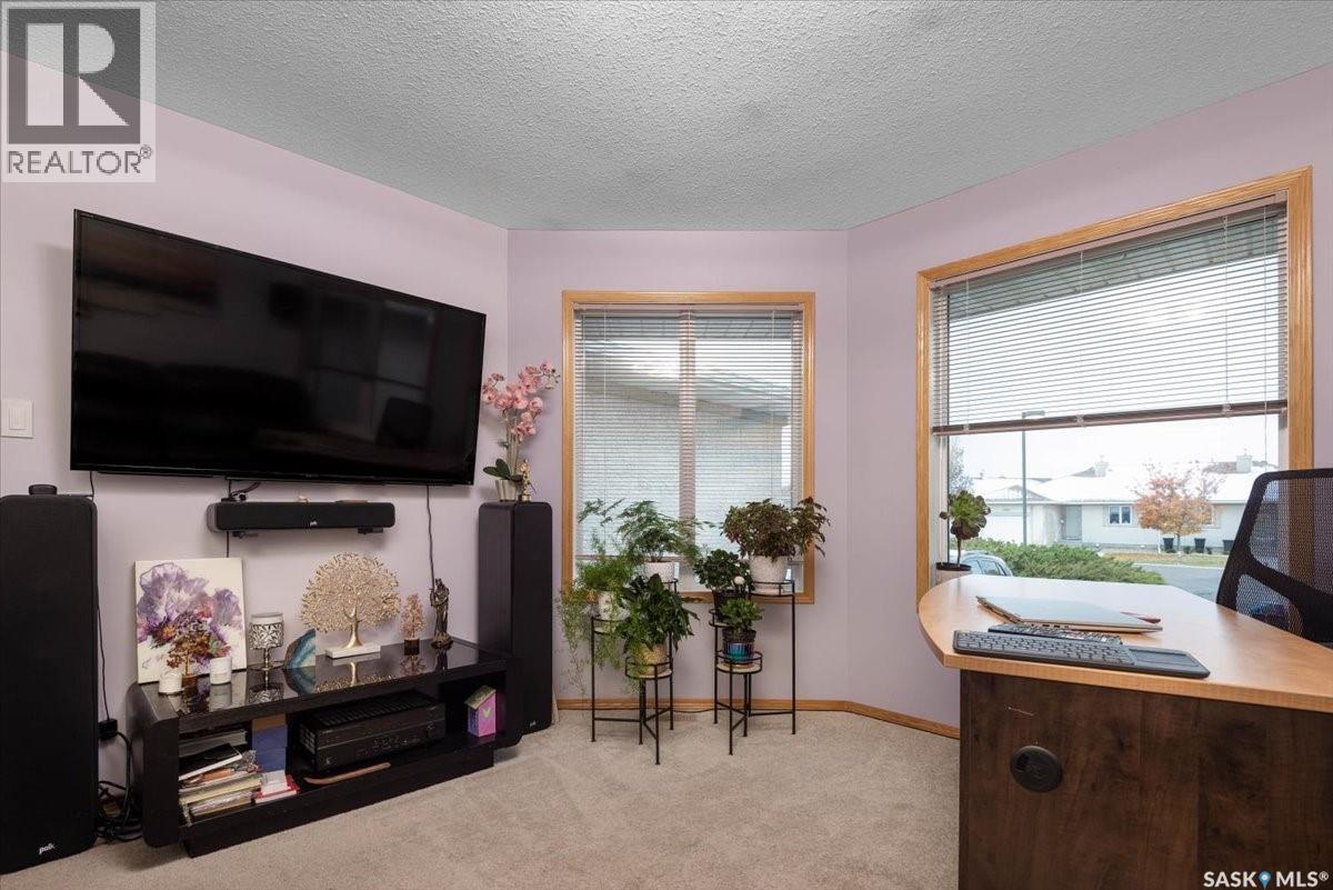 1554 Dewdney Bay E, Regina, Saskatchewan  S4Z 1A7 - Photo 5 - SK020958