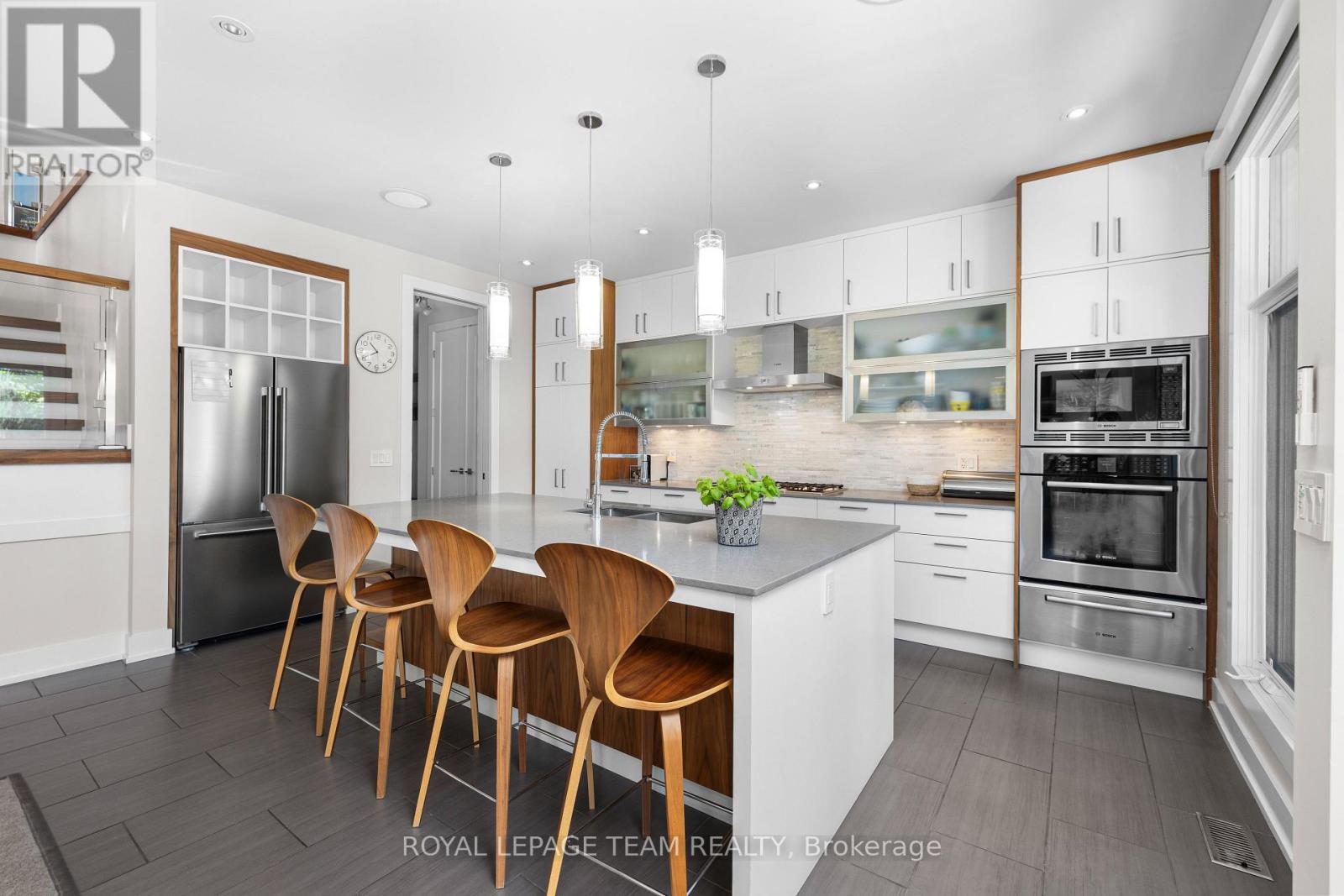 879 Winnington Avenue, Ottawa, Ontario  K2B 5C4 - Photo 10 - X12467786