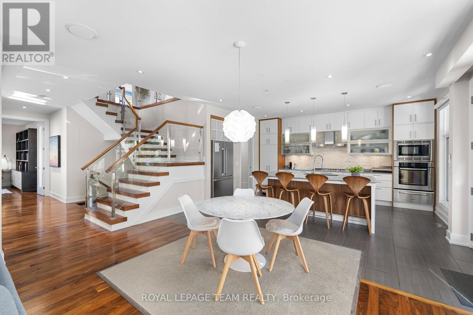 879 Winnington Avenue, Ottawa, Ontario  K2B 5C4 - Photo 8 - X12467786