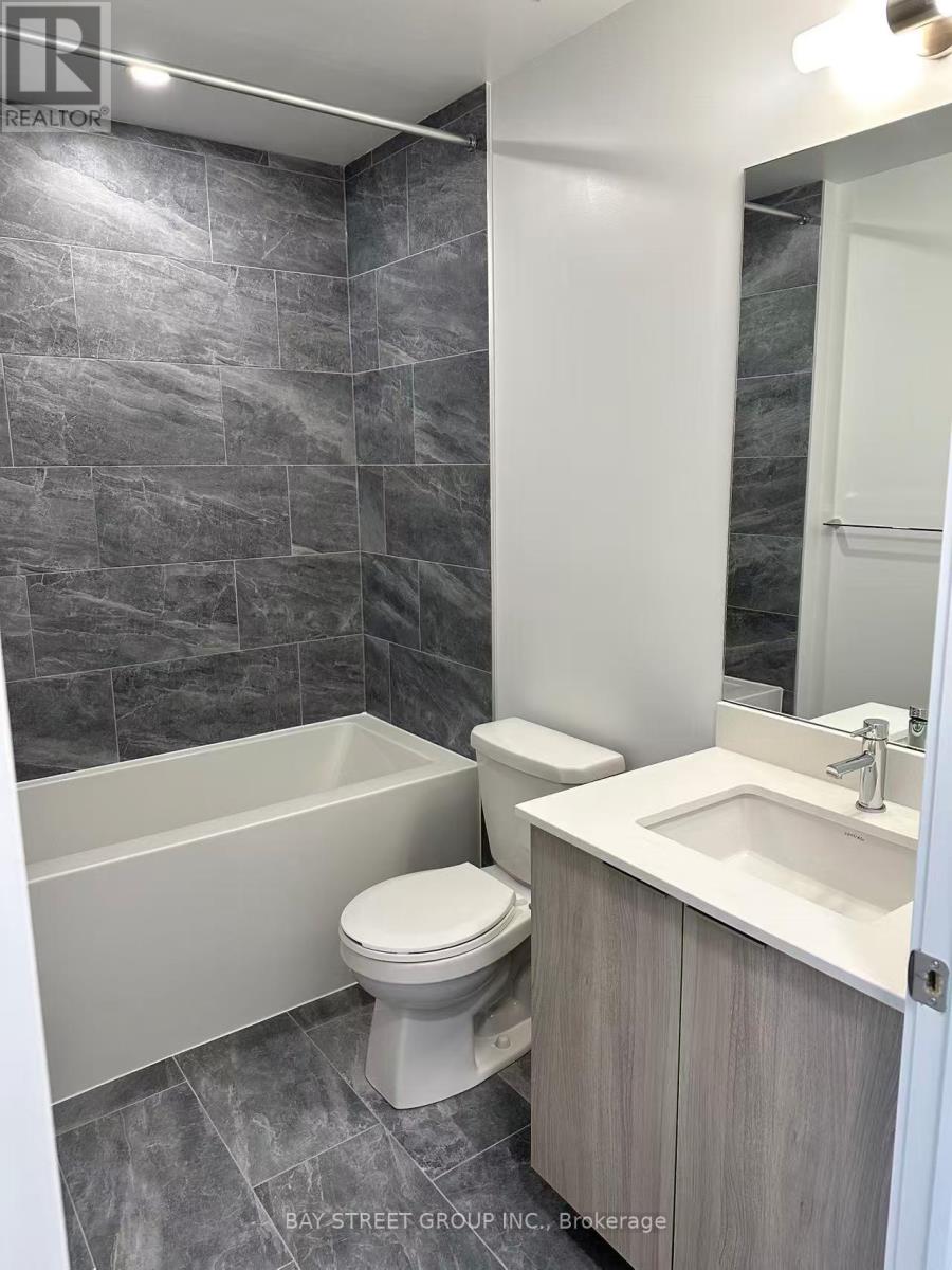 402 - 395 Square One Drive, Mississauga, Ontario  L5B 0P6 - Photo 10 - W12459435