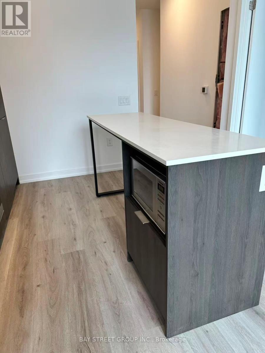 402 - 395 Square One Drive, Mississauga, Ontario  L5B 0P6 - Photo 5 - W12459435