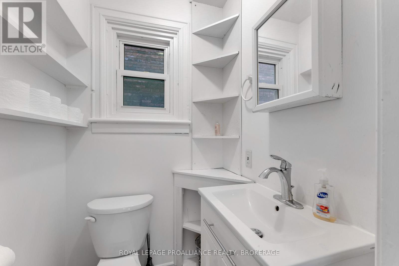 75 Nelson Street, Kingston, Ontario  K7L 3W7 - Photo 10 - X12467927