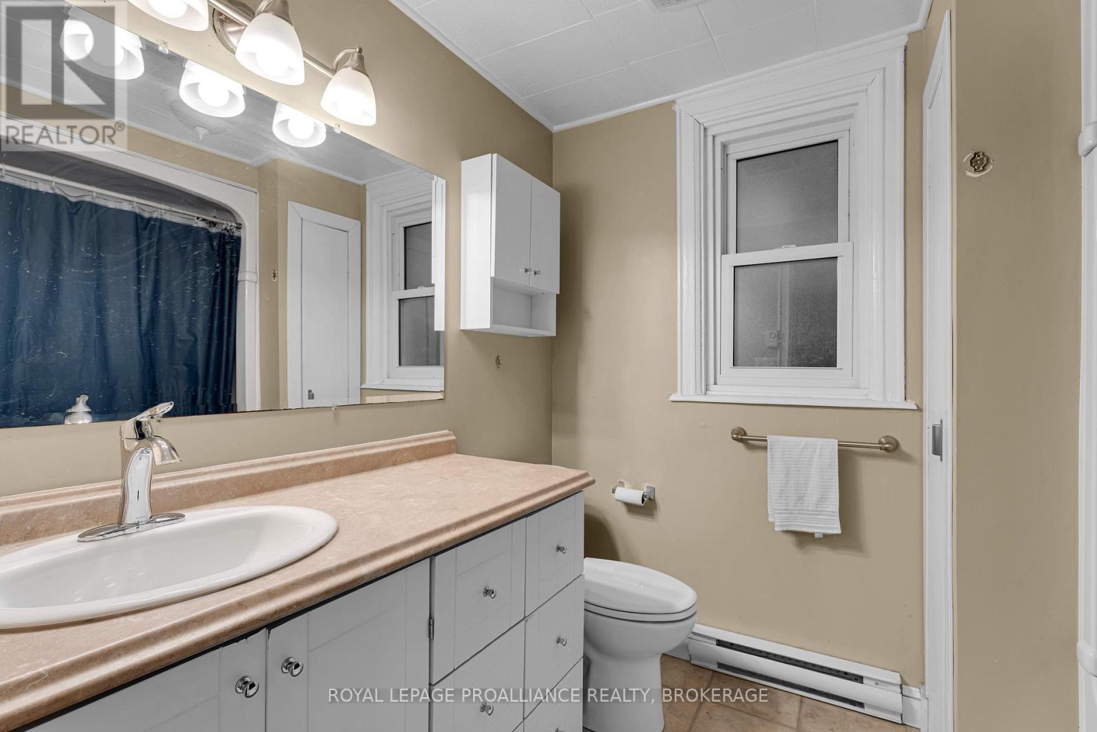 75 Nelson Street, Kingston, Ontario  K7L 3W7 - Photo 18 - X12467927