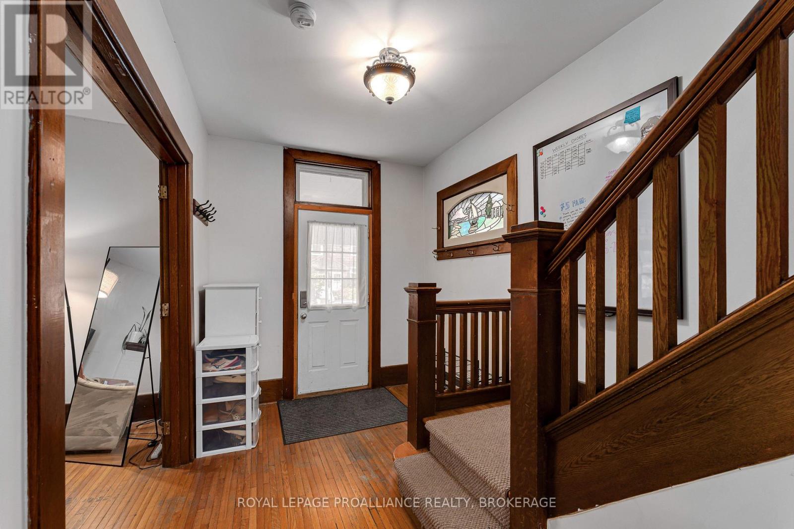 75 Nelson Street, Kingston, Ontario  K7L 3W7 - Photo 4 - X12467927