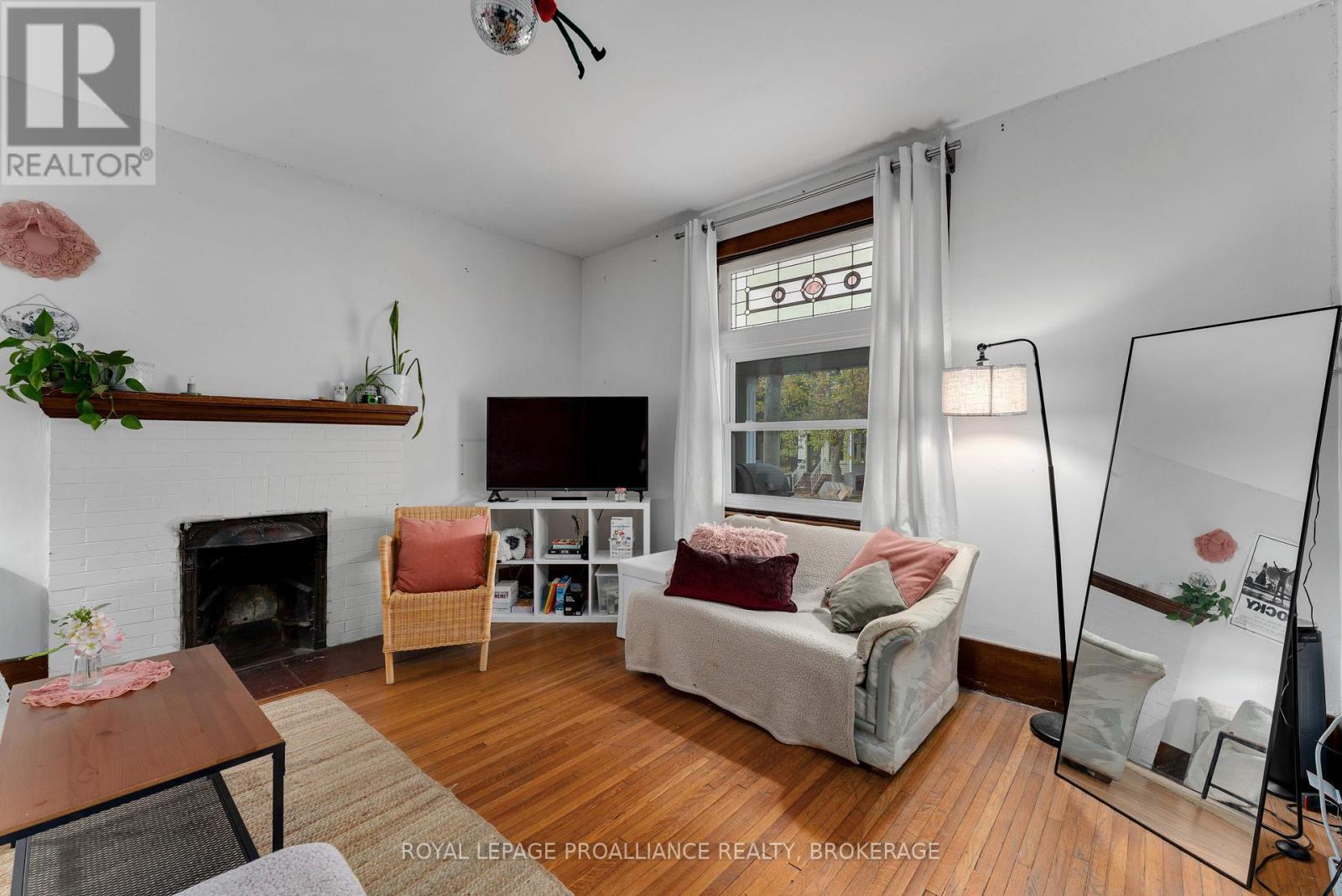 75 Nelson Street, Kingston, Ontario  K7L 3W7 - Photo 8 - X12467927