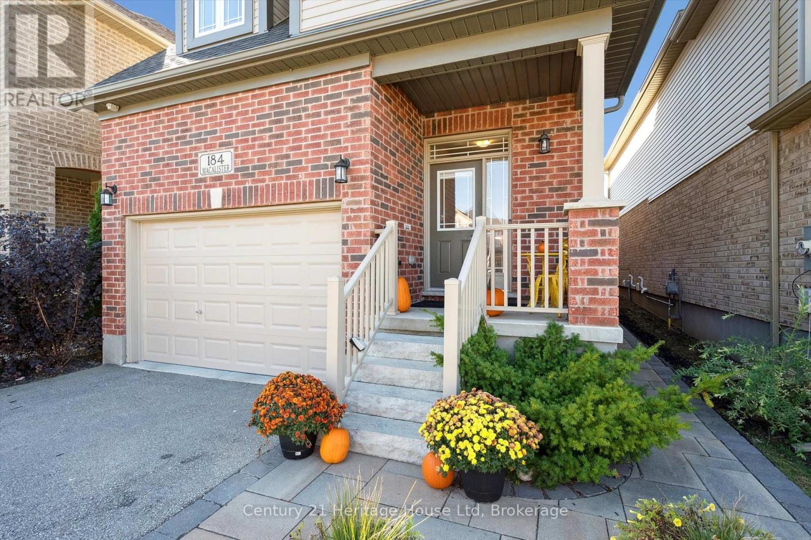 184 Macalister Boulevard, Guelph, Ontario  N1G 0G8 - Photo 3 - X12468007
