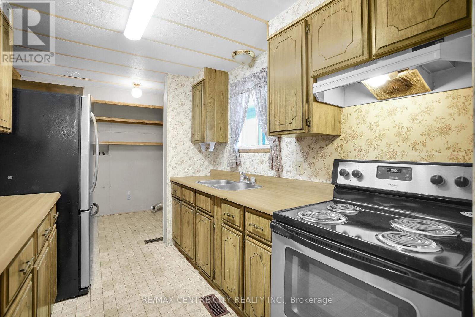 87 - 198 Springbank Drive, London South, Ontario  N6J 1G1 - Photo 12 - X12467947