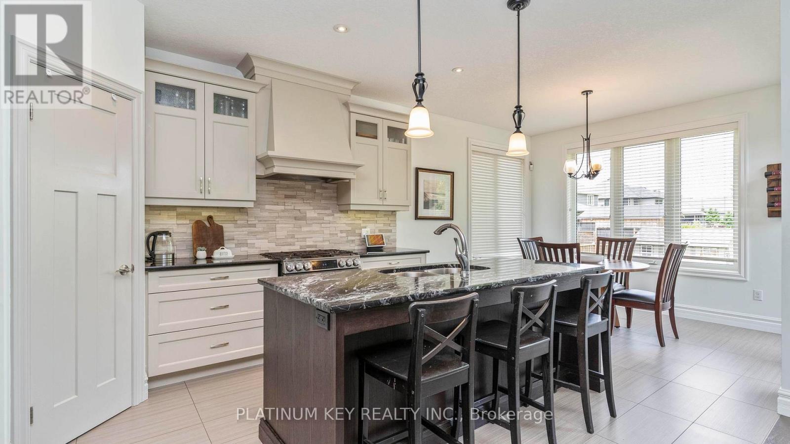 668 Woods Edge Road, Strathroy-Caradoc, Ontario  N0L 1W0 - Photo 11 - X12467979