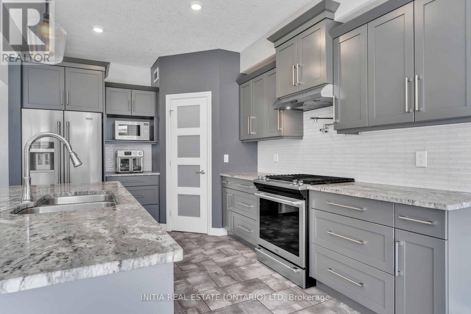 571 Freeport Street, London North, Ontario  N6G 5B1 - Photo 9 - X12468010