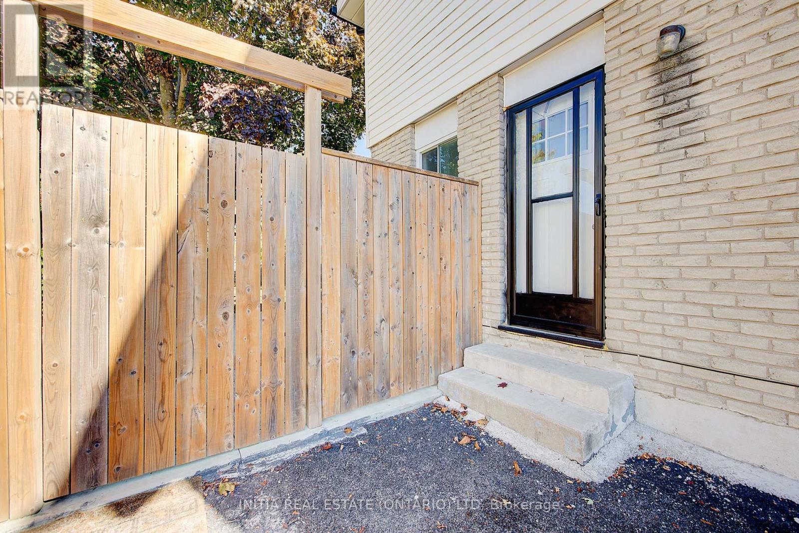 1407 Jalna Boulevard, London South, Ontario  N6E 2G4 - Photo 32 - X12468047