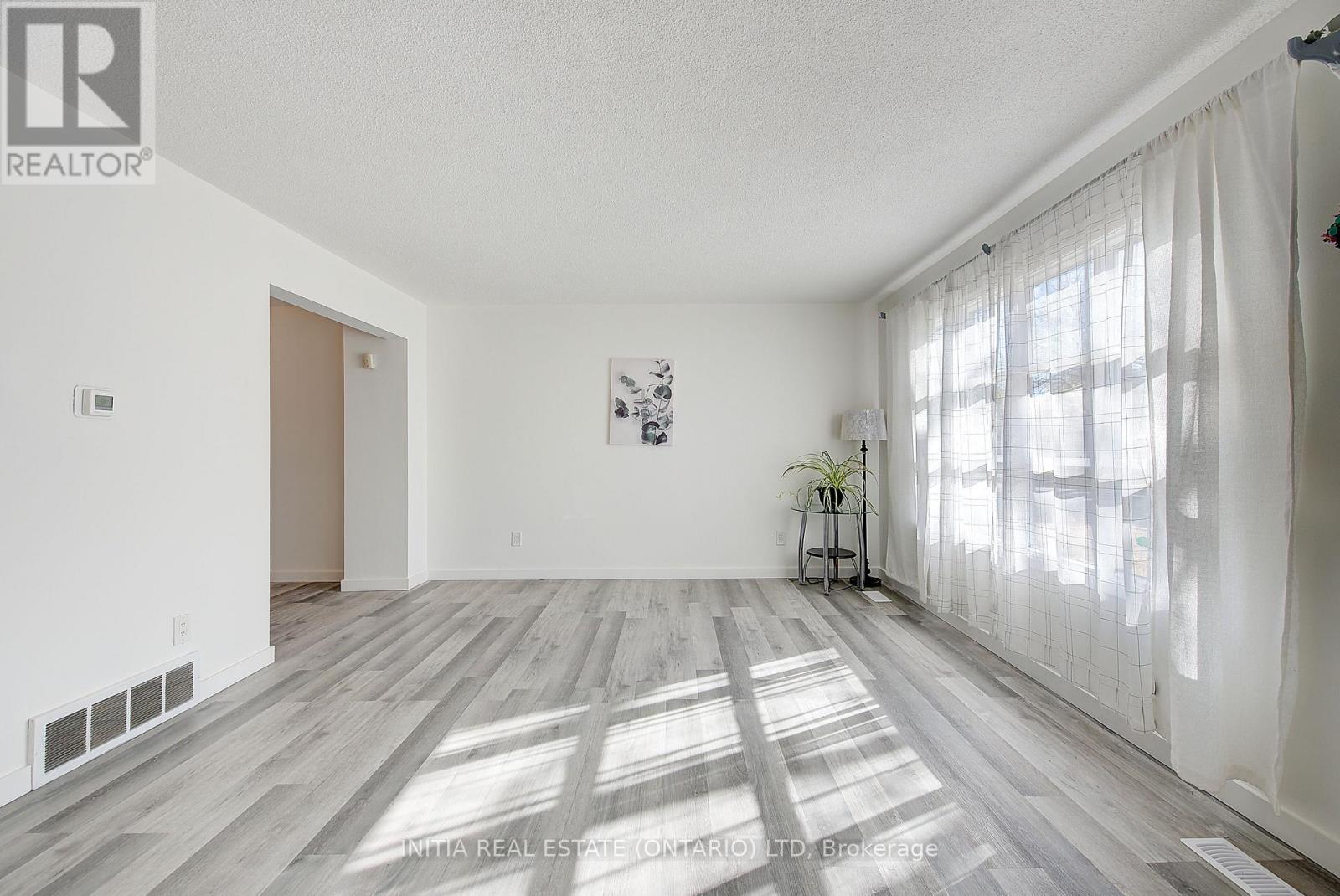1407 Jalna Boulevard, London South, Ontario  N6E 2G4 - Photo 7 - X12468047
