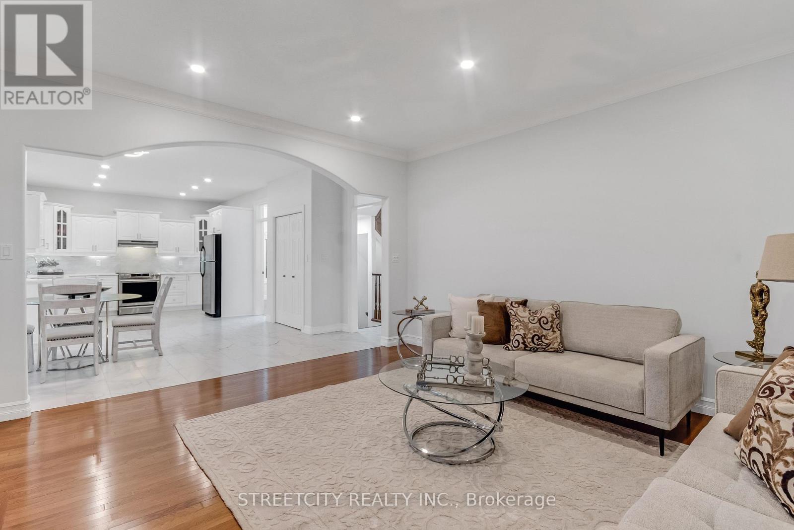 328 Plane Tree Drive, London North, Ontario  N6G 5J4 - Photo 10 - X12468068