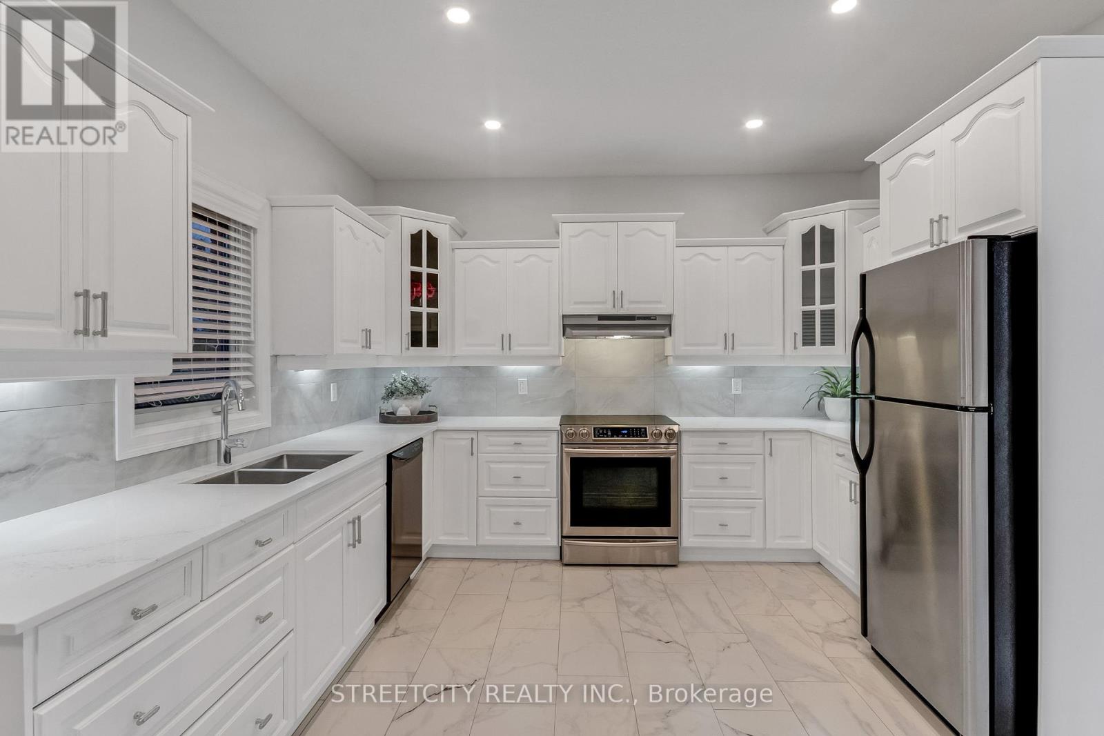 328 Plane Tree Drive, London North, Ontario  N6G 5J4 - Photo 12 - X12468068