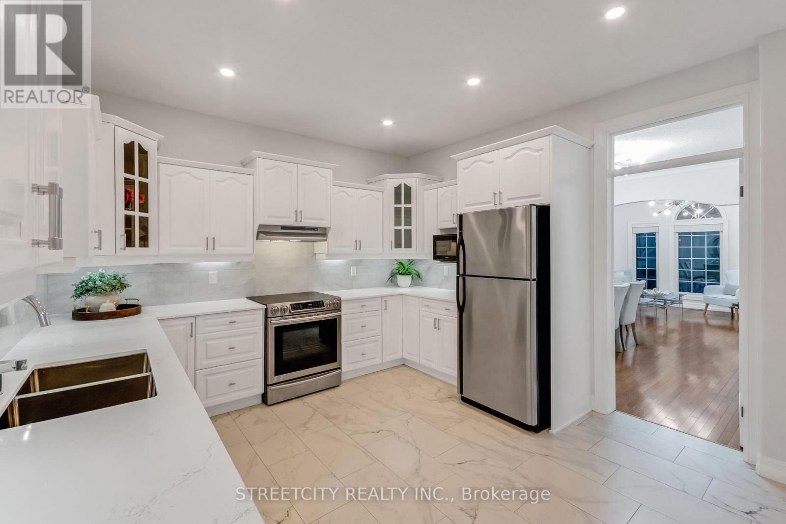 328 Plane Tree Drive, London North, Ontario  N6G 5J4 - Photo 14 - X12468068