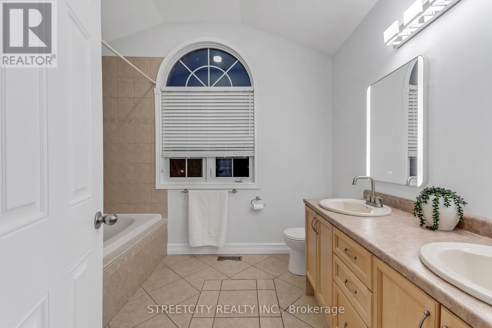 328 Plane Tree Drive, London North, Ontario  N6G 5J4 - Photo 19 - X12468068