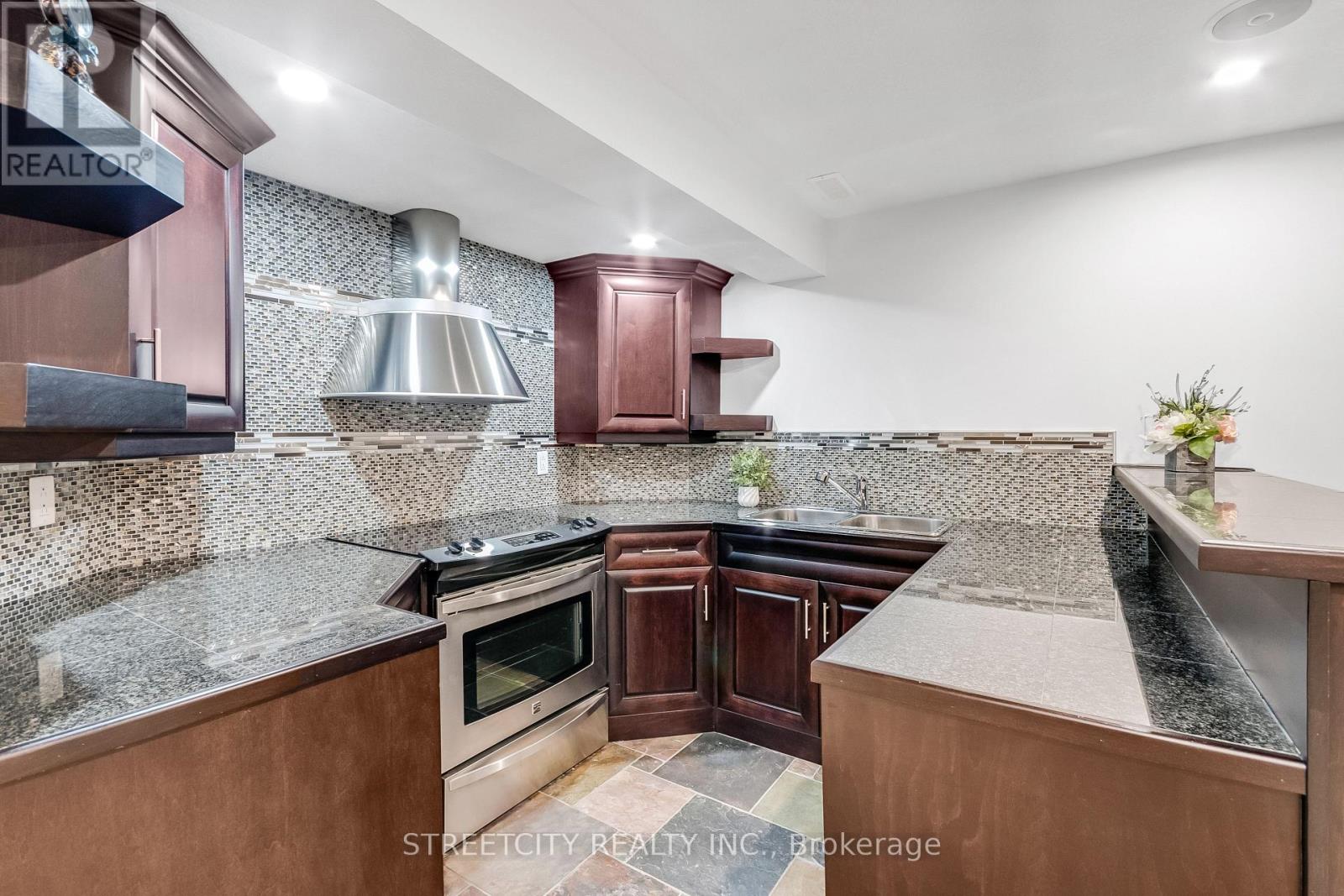 328 Plane Tree Drive, London North, Ontario  N6G 5J4 - Photo 37 - X12468068