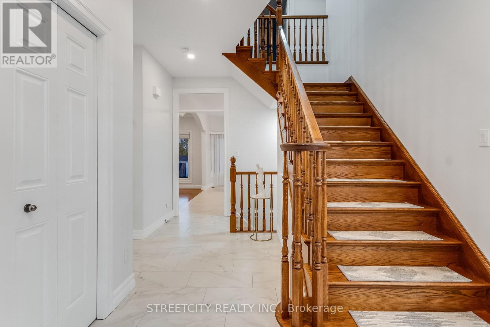328 Plane Tree Drive, London North, Ontario  N6G 5J4 - Photo 5 - X12468068