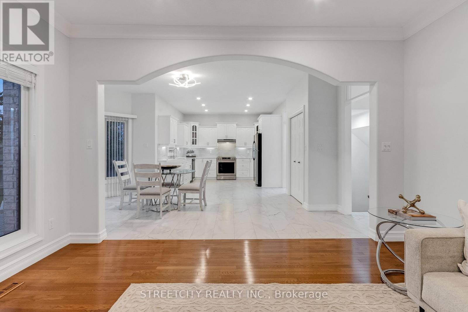 328 Plane Tree Drive, London North, Ontario  N6G 5J4 - Photo 9 - X12468068