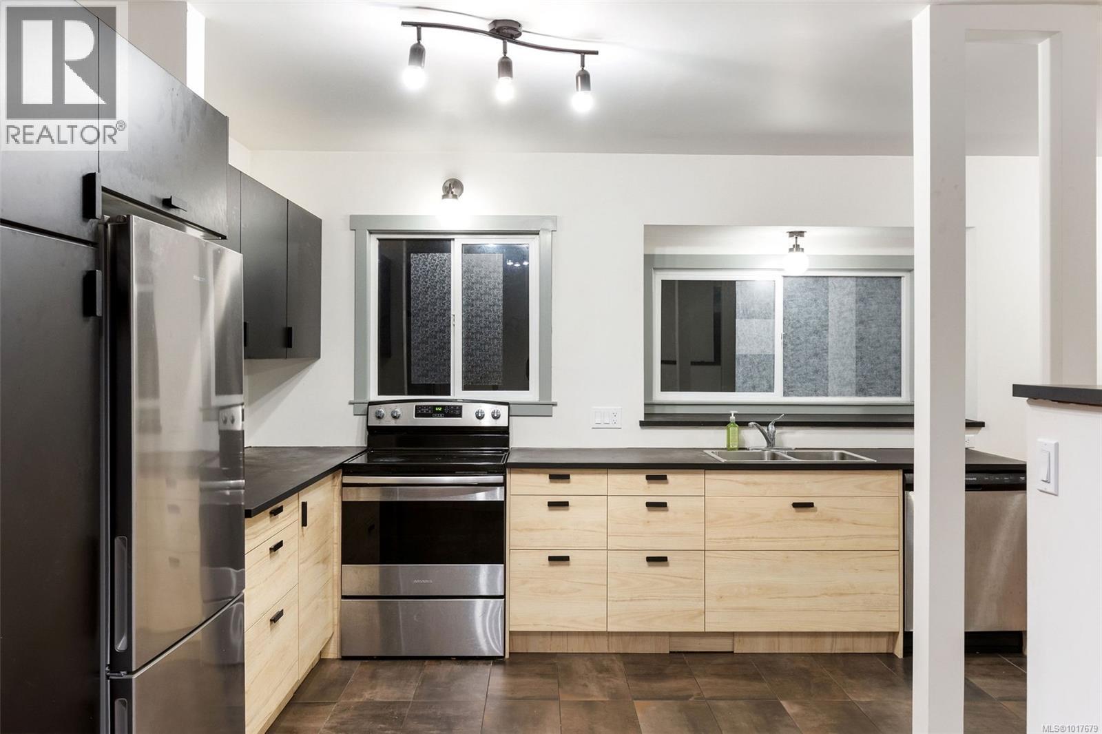 611 Polyanthus Cres, Saanich, British Columbia V8Z 2J3 - Photo 3 - 1017679