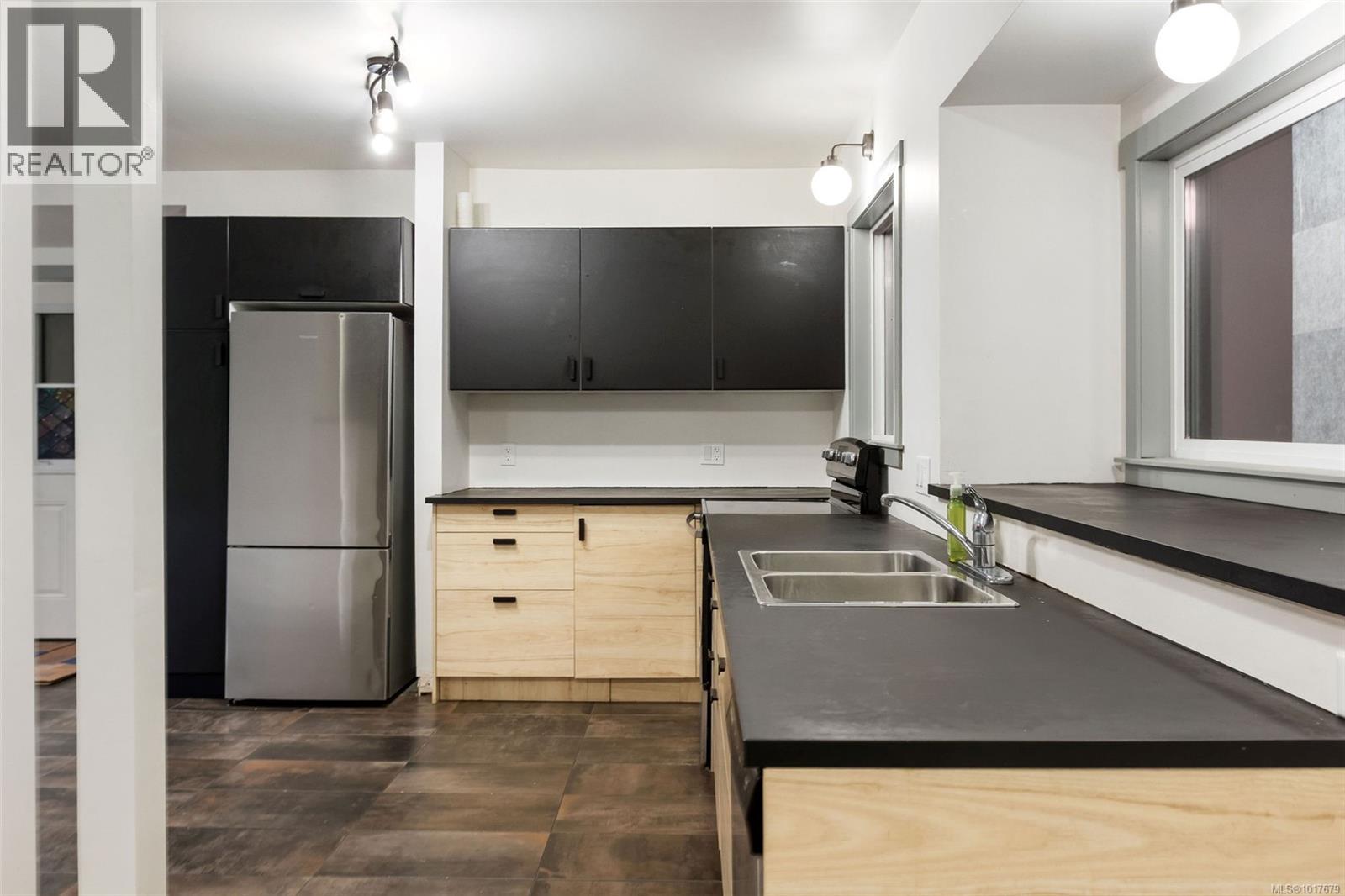 611 Polyanthus Cres, Saanich, British Columbia V8Z 2J3 - Photo 5 - 1017679