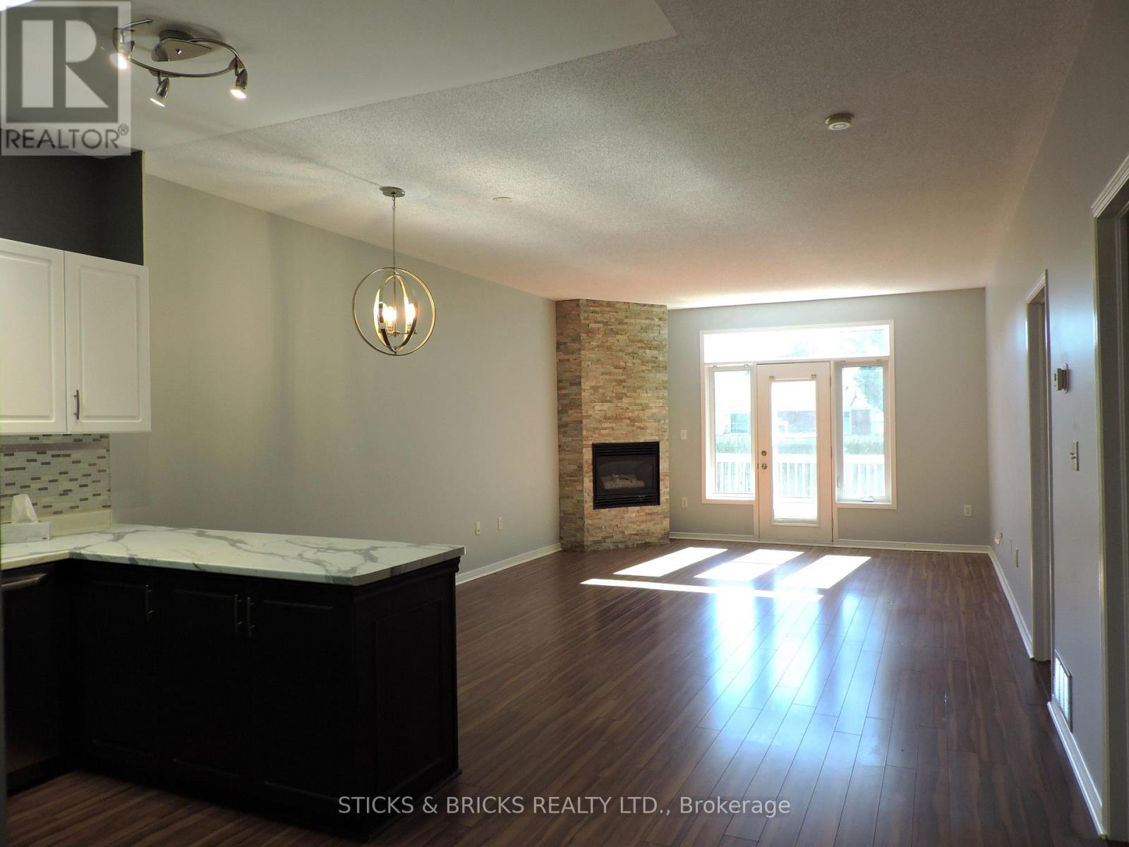 27 - 5070 Drummond Road, Niagara Falls, Ontario  L2E 6E4 - Photo 11 - X12467985