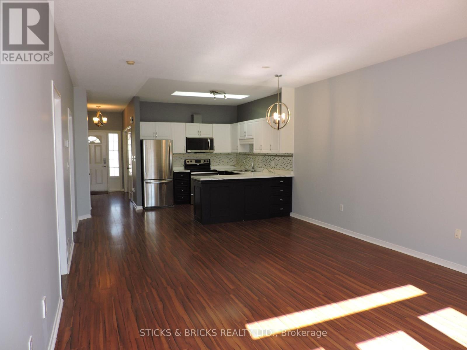 27 - 5070 Drummond Road, Niagara Falls, Ontario  L2E 6E4 - Photo 5 - X12467985