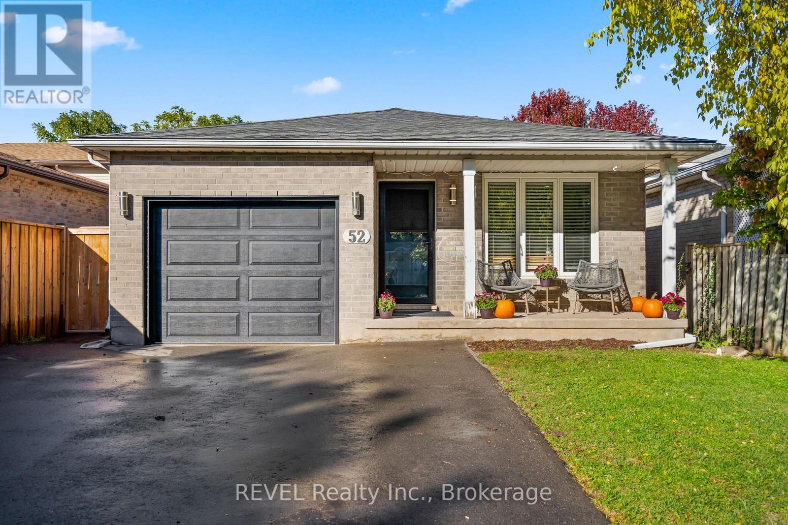 52 Sandra Crescent, Grimsby (Grimsby East), Ontario  L3M 4Y6 - Photo 1 - X12468026