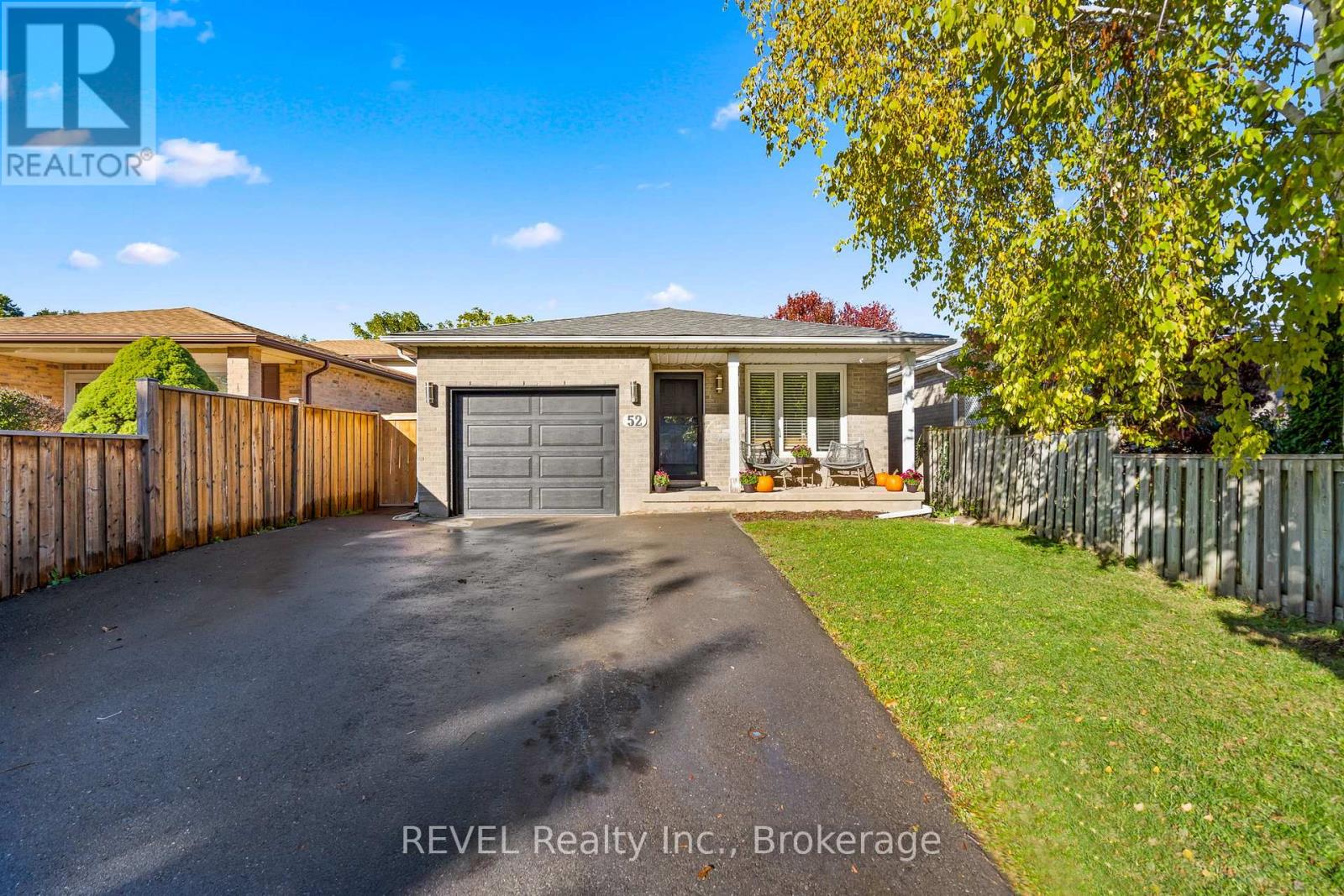 52 Sandra Crescent, Grimsby (Grimsby East), Ontario  L3M 4Y6 - Photo 2 - X12468026