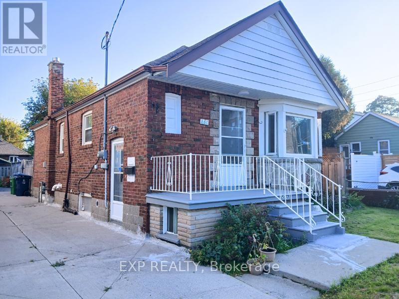 Lower - 861 Cosburn Avenue, Toronto, Ontario  M4C 2W4 - Photo 13 - E12467848