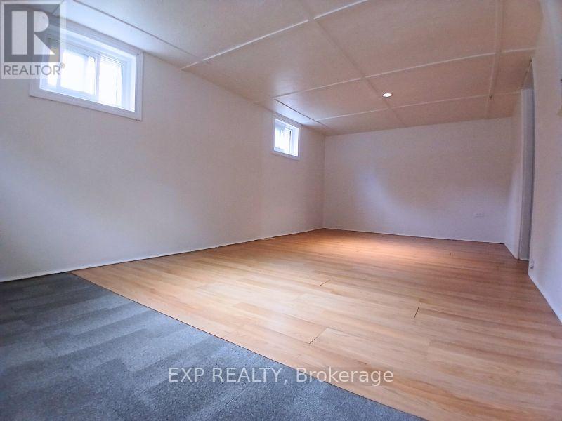 Lower - 861 Cosburn Avenue, Toronto, Ontario  M4C 2W4 - Photo 2 - E12467848