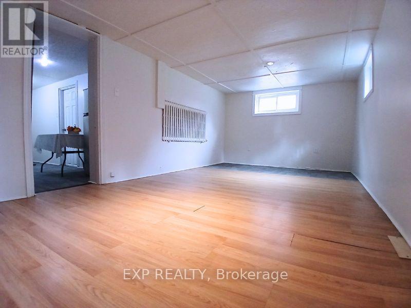 Lower - 861 Cosburn Avenue, Toronto, Ontario  M4C 2W4 - Photo 3 - E12467848