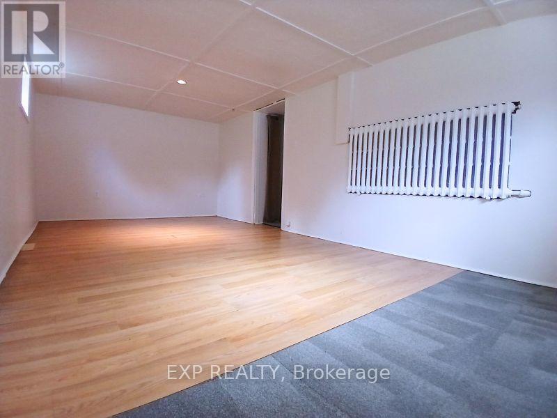 Lower - 861 Cosburn Avenue, Toronto, Ontario  M4C 2W4 - Photo 4 - E12467848