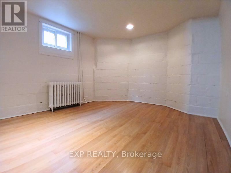Lower - 861 Cosburn Avenue, Toronto, Ontario  M4C 2W4 - Photo 5 - E12467848