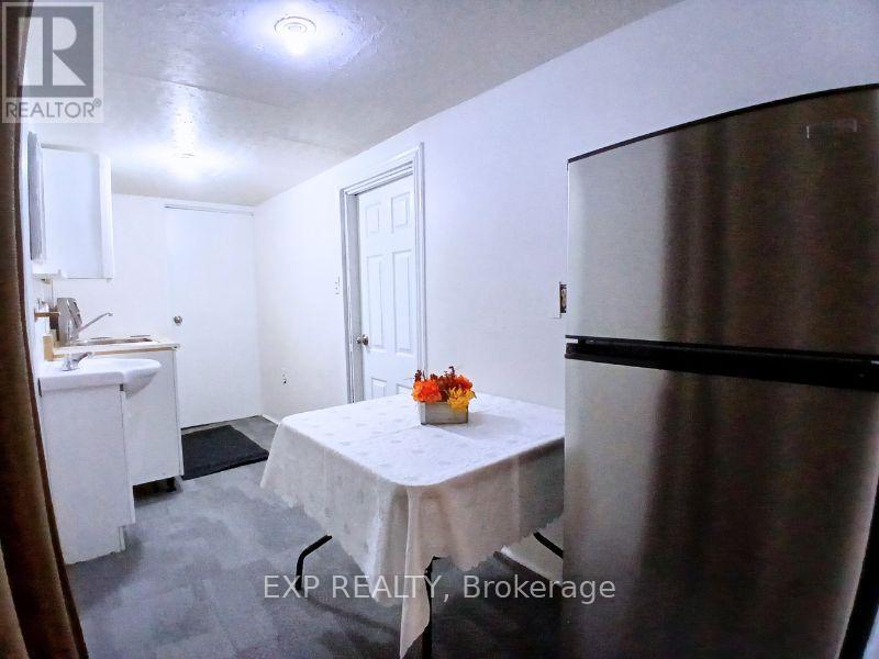 Lower - 861 Cosburn Avenue, Toronto, Ontario  M4C 2W4 - Photo 8 - E12467848